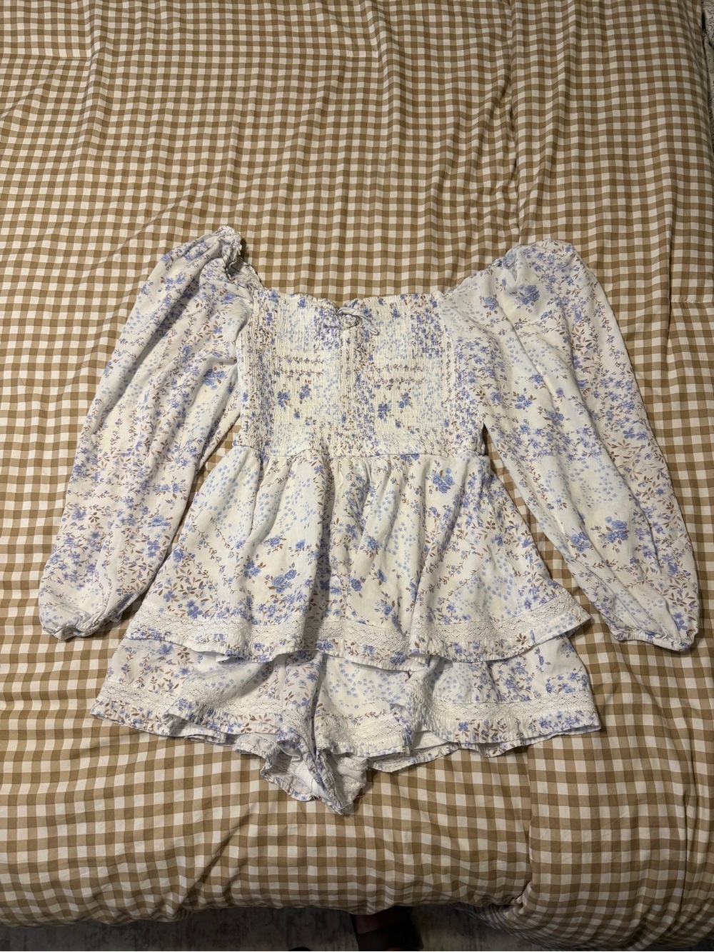 Francesca’s Blue & White Floral Smocked Long Sleeve Romper Size Large